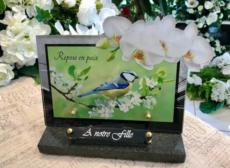 plaque funéraire avec un motif