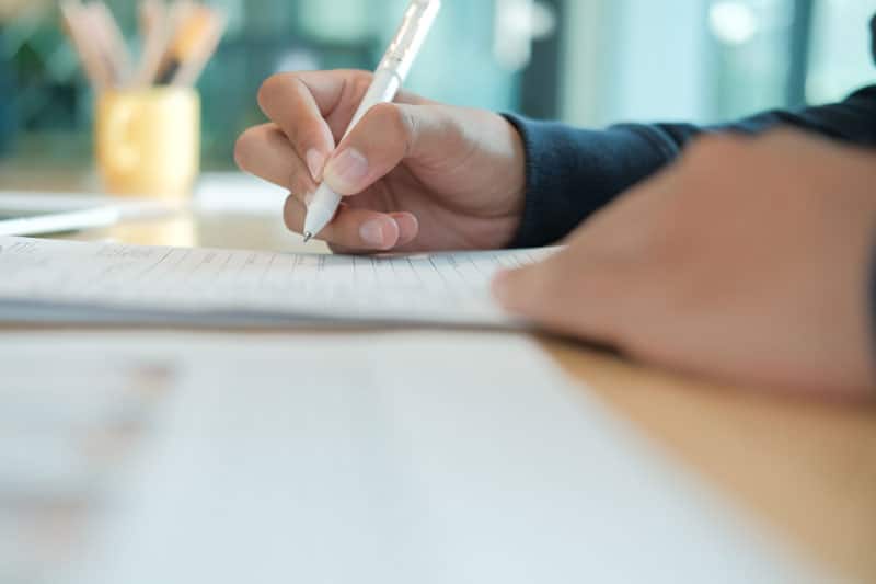 Personne qui rédige un document