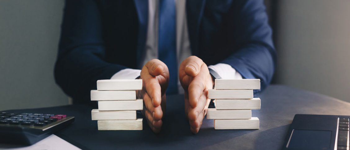 Notaire qui sépare en deux un héritage