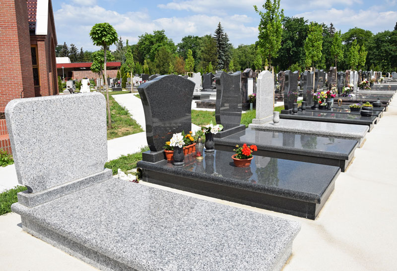 pierres tombales dans un cimetière