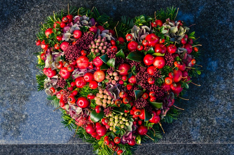 Couronne de fleurs en forme de coeur